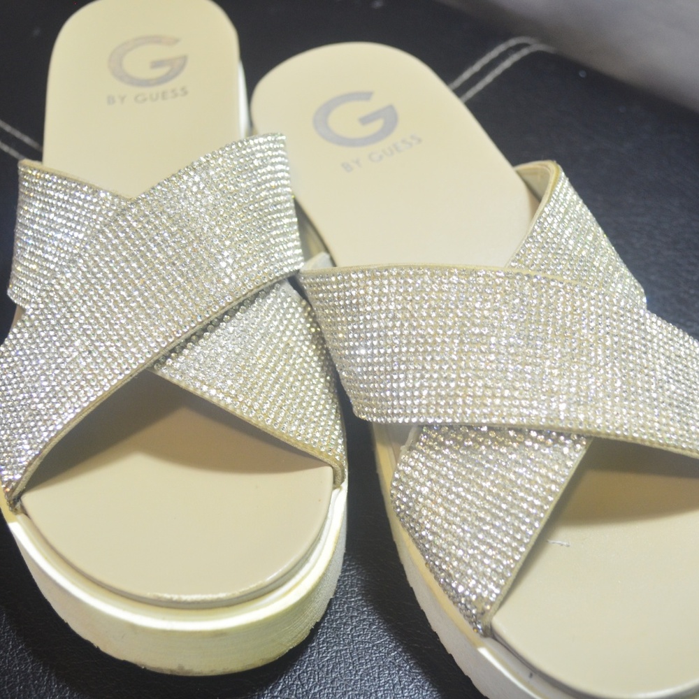 Guess - Picture 3 of 5